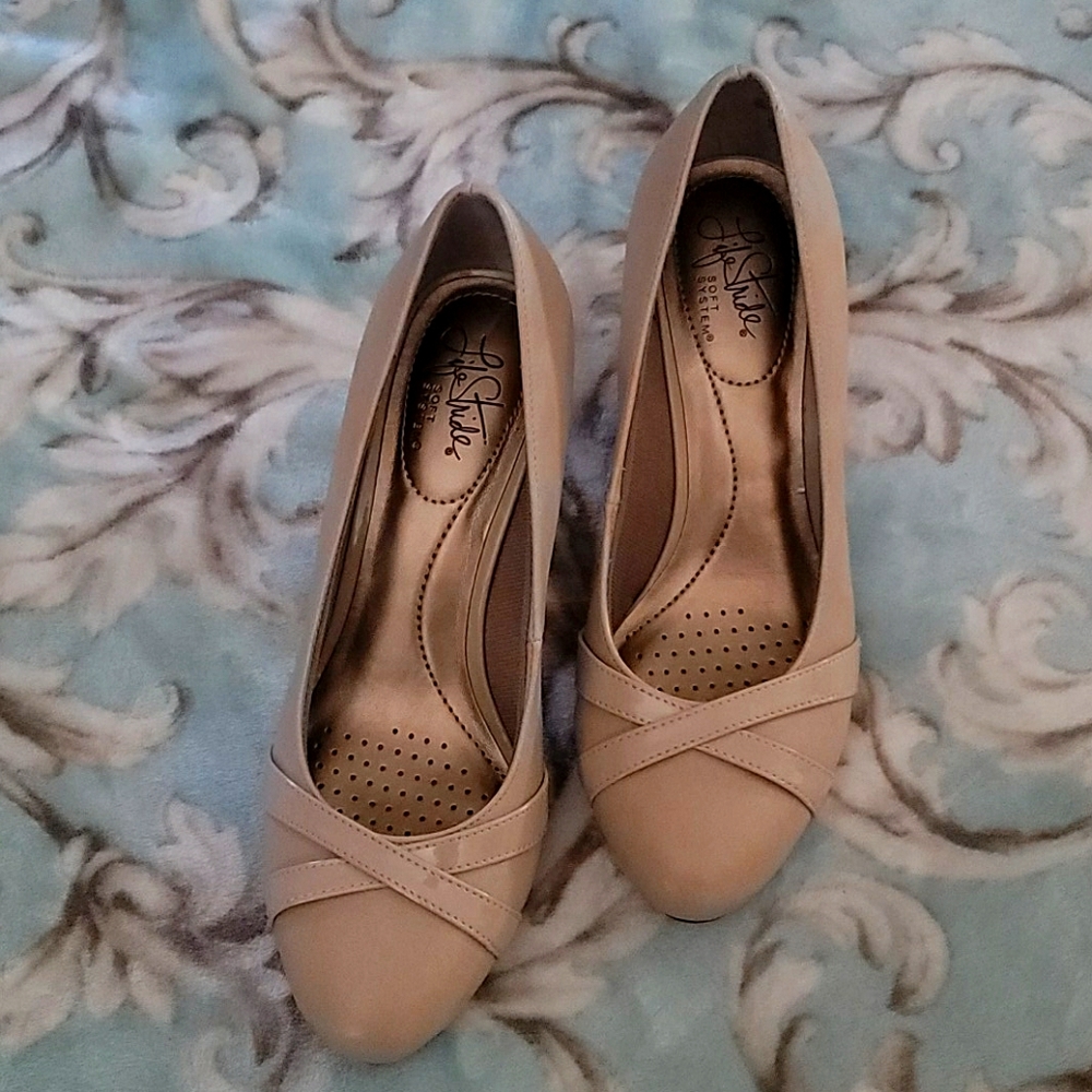 Life Stride NWOT🤎3/$40. Classic heels